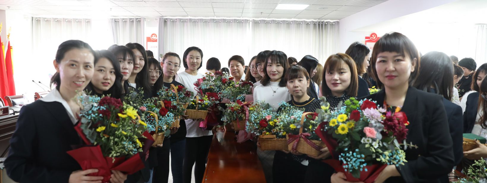 “花”樣過(guò)三八，綻放最美芳華